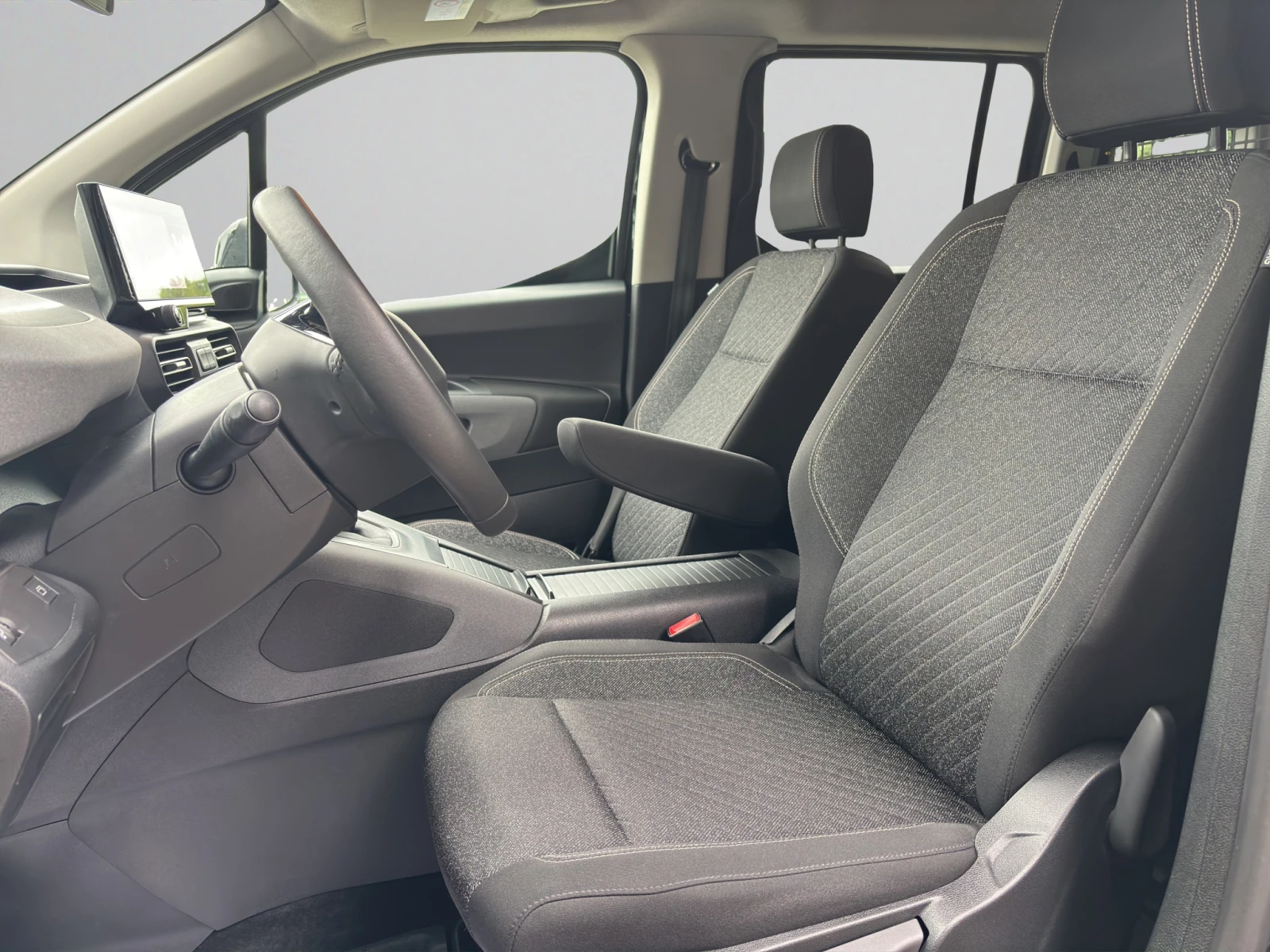 Peugeot Rifter Standard ALLURE 1.5 BlueHDI 130 BVM6 S&S E6.4 N1, снимка 10 - Автомобили и джипове - 54999953