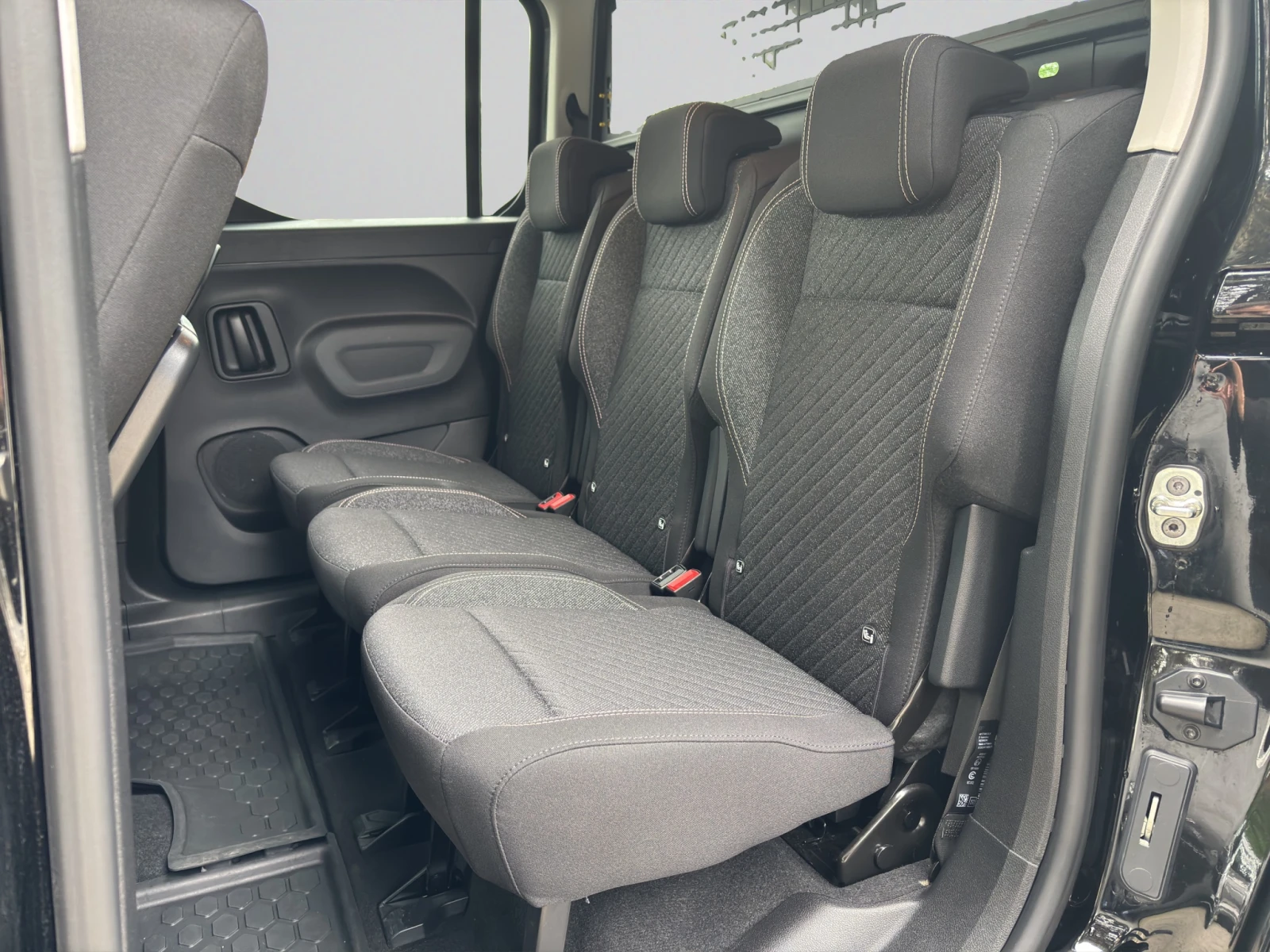 Peugeot Rifter Standard ALLURE 1.5 BlueHDI 130 BVM6 S&S E6.4 N1, снимка 12 - Автомобили и джипове - 54999953