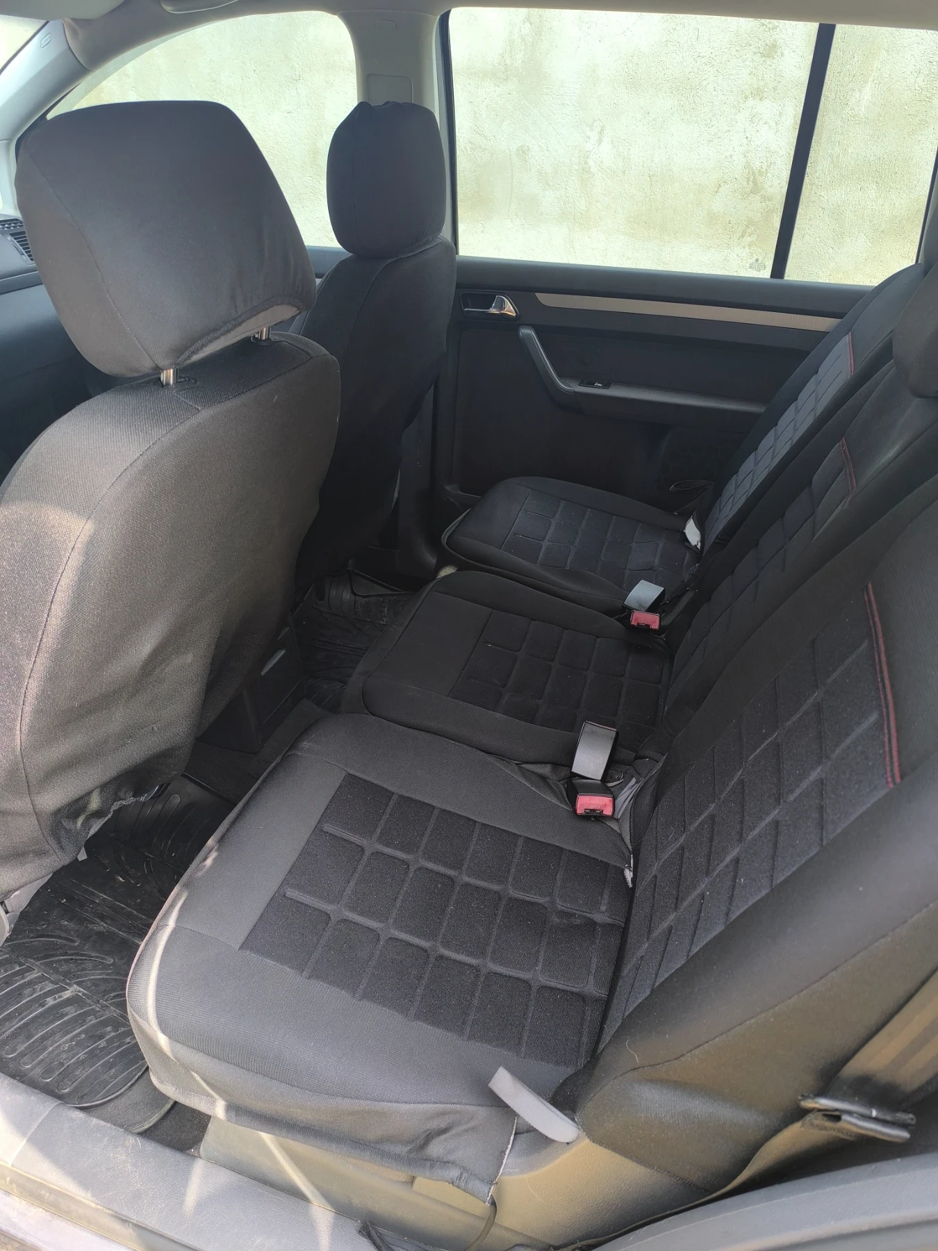 VW Touran, снимка 4 - Автомобили и джипове - 55077504