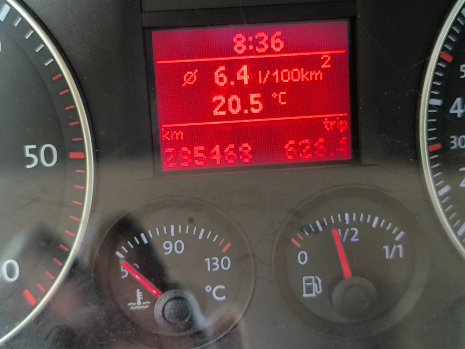 VW Touran, снимка 3 - Автомобили и джипове - 55077504