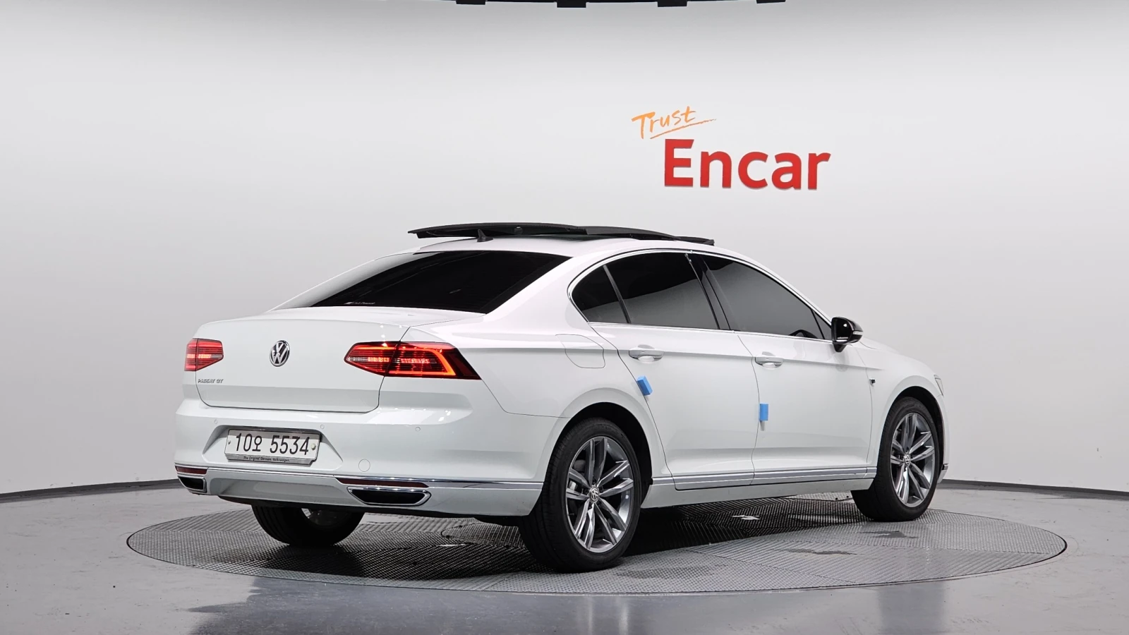 VW Passat 2.0TDI * ОБДУХ * 360 * МАСАЖ * HUD, снимка 3 - Автомобили и джипове - 55474566
