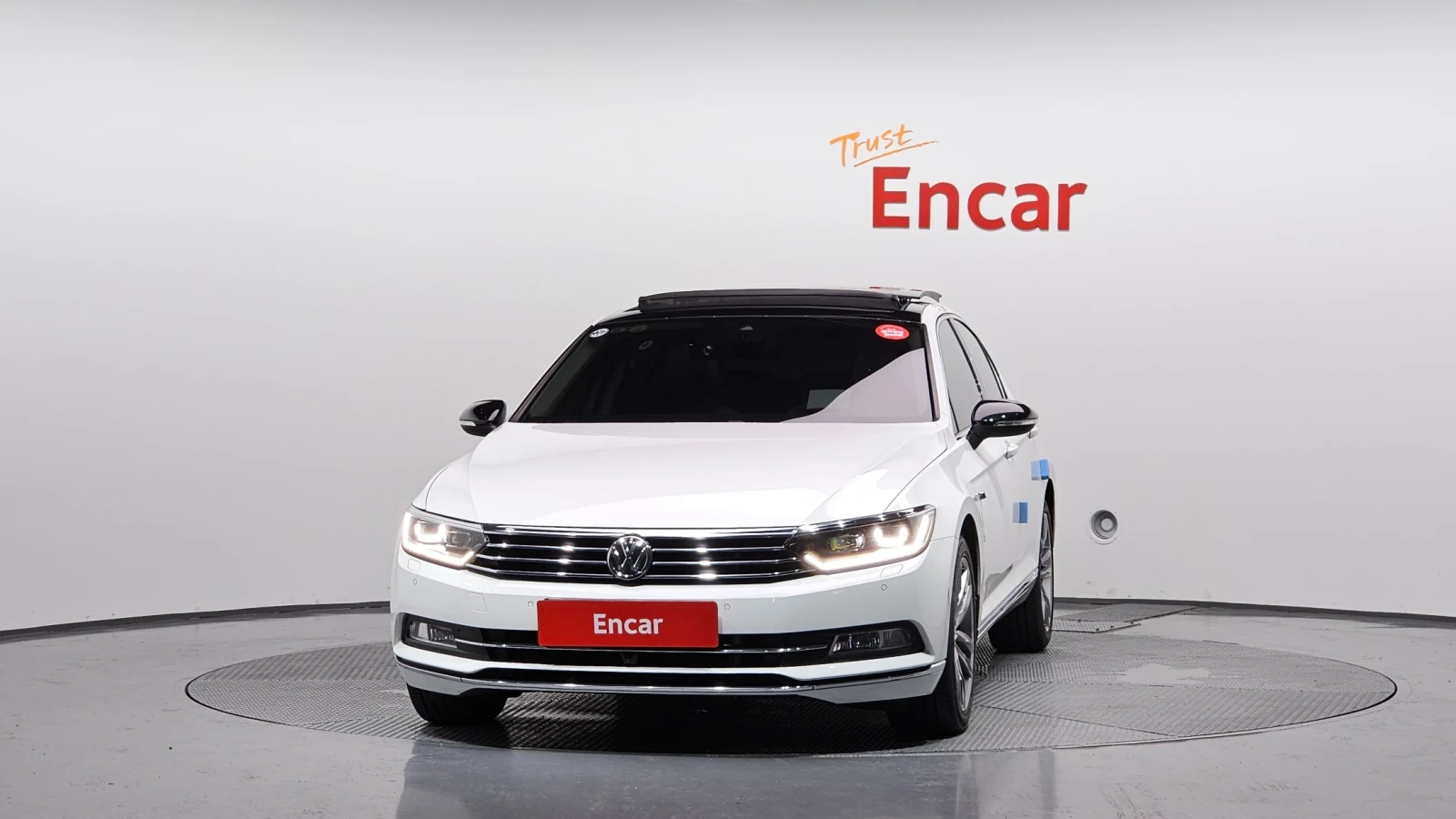 VW Passat 2.0TDI * ОБДУХ * 360 * МАСАЖ * HUD, снимка 2 - Автомобили и джипове - 55474566