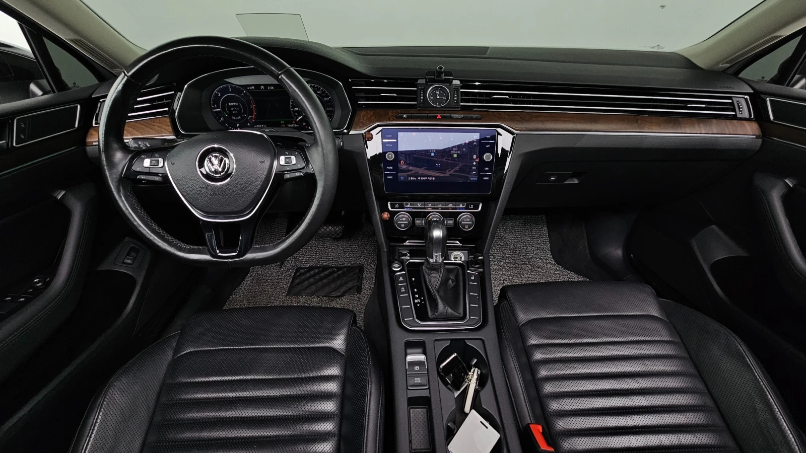 VW Passat 2.0TDI * ОБДУХ * 360 * МАСАЖ * HUD, снимка 5 - Автомобили и джипове - 55474566