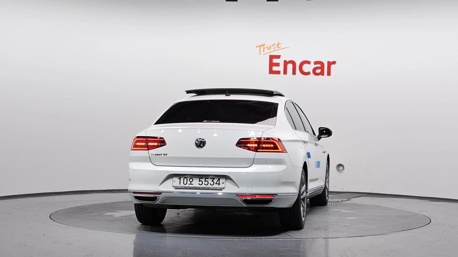 VW Passat 2.0TDI * ОБДУХ * 360 * МАСАЖ * HUD, снимка 4 - Автомобили и джипове - 55474566