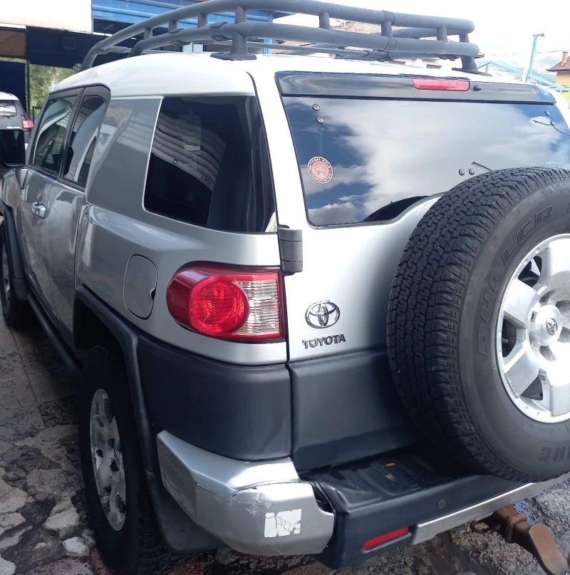 Toyota Fj cruiser, снимка 2 - Автомобили и джипове - 47616329