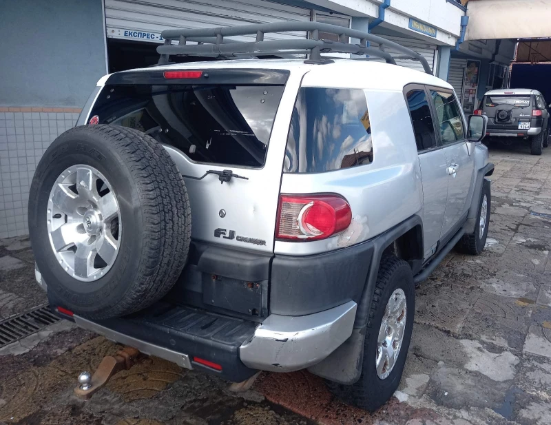 Toyota Fj cruiser, снимка 5 - Автомобили и джипове - 47616329