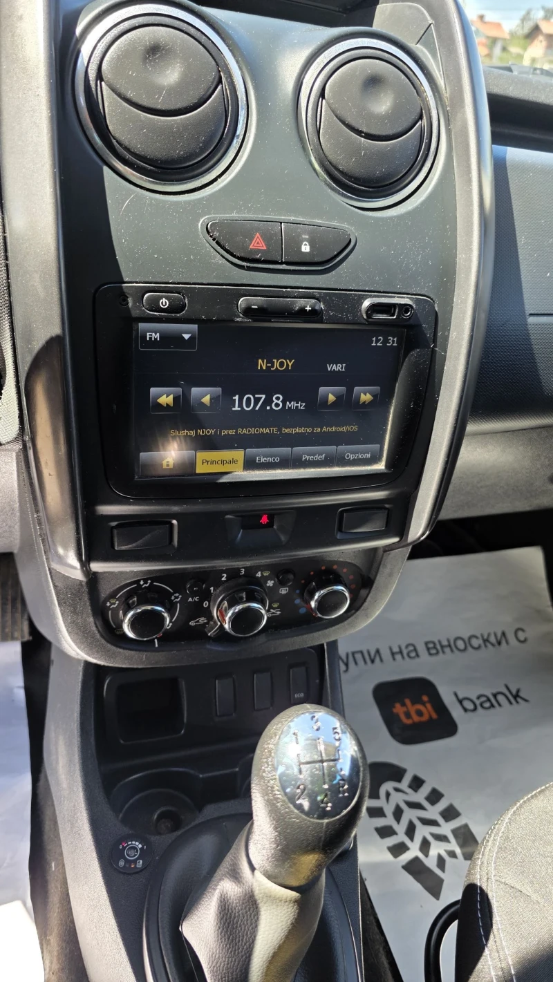 Dacia Duster 1.6i+ ЗаводскиГазИнж.* ГОТОВА ЗА Такси , снимка 13 - Автомобили и джипове - 51646380