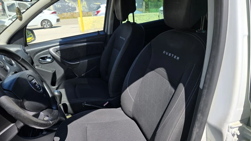 Dacia Duster 1.6i+ ЗаводскиГазИнж.* ГОТОВА ЗА Такси , снимка 12 - Автомобили и джипове - 51646380