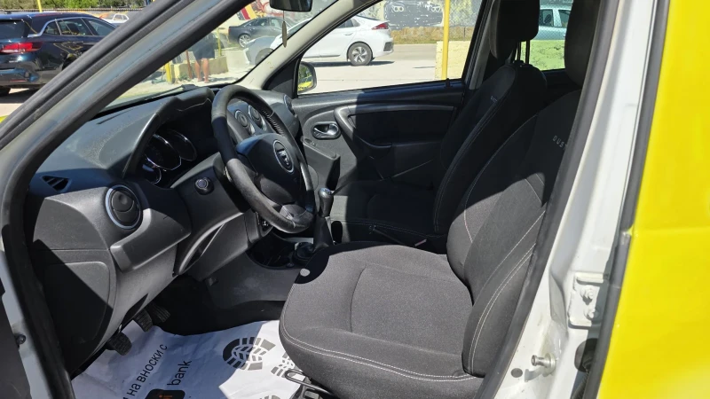 Dacia Duster 1.6i+ ЗаводскиГазИнж.* ГОТОВА ЗА Такси , снимка 11 - Автомобили и джипове - 51646380