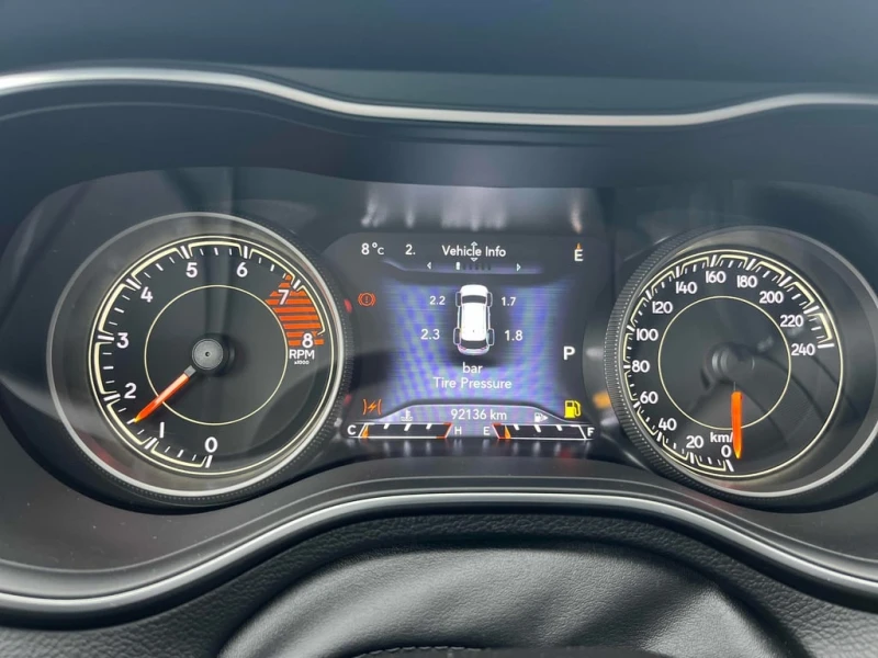 Jeep Cherokee / Limited / 4WD / ПОДГРЕВИ / CARFAX /  , снимка 8 - Автомобили и джипове - 53340501