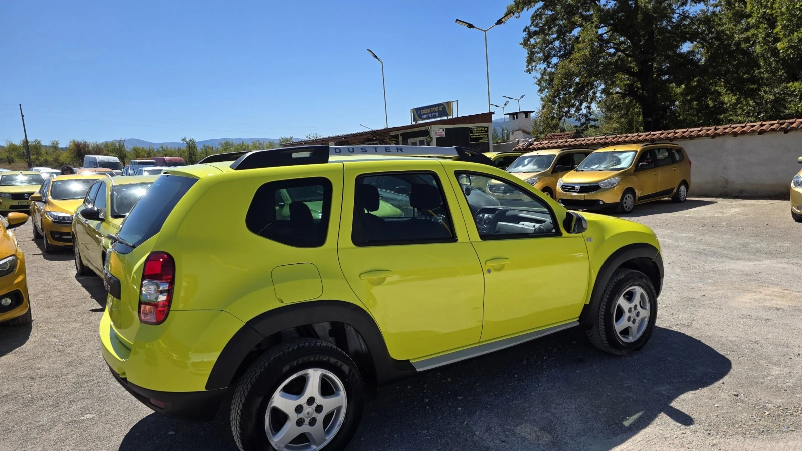Dacia Duster 1.6i+ ЗаводскиГазИнж.* ГОТОВА ЗА Такси  - изображение 7