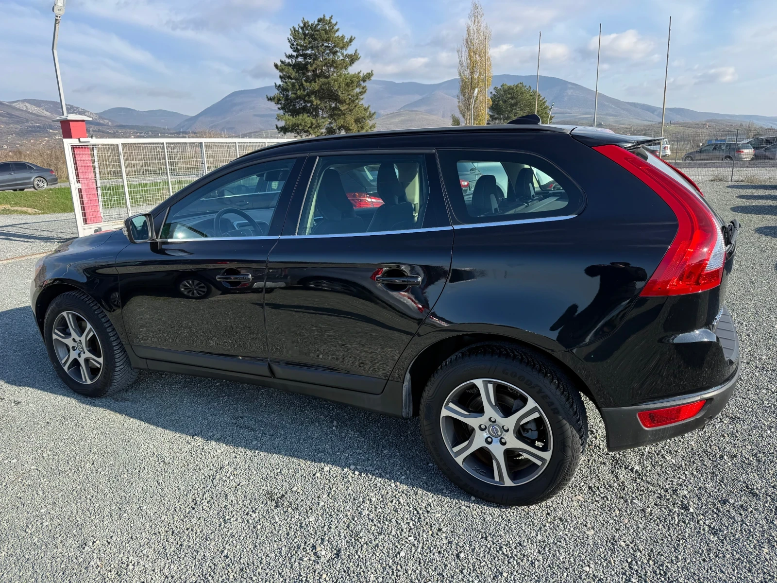 Volvo XC60 (KATO НОВА) - изображение 9