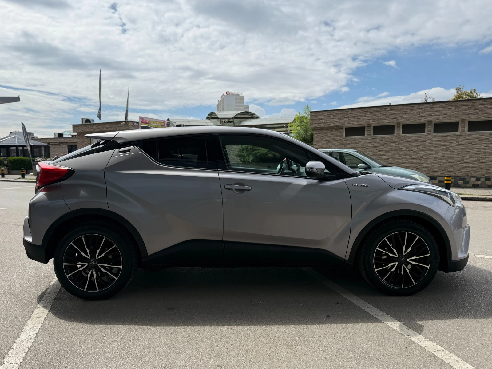 Toyota C-HR 6 ������ ��������/1.8Hybrid 122�.�. �������/������ | Mobile.bg � ����������� 5