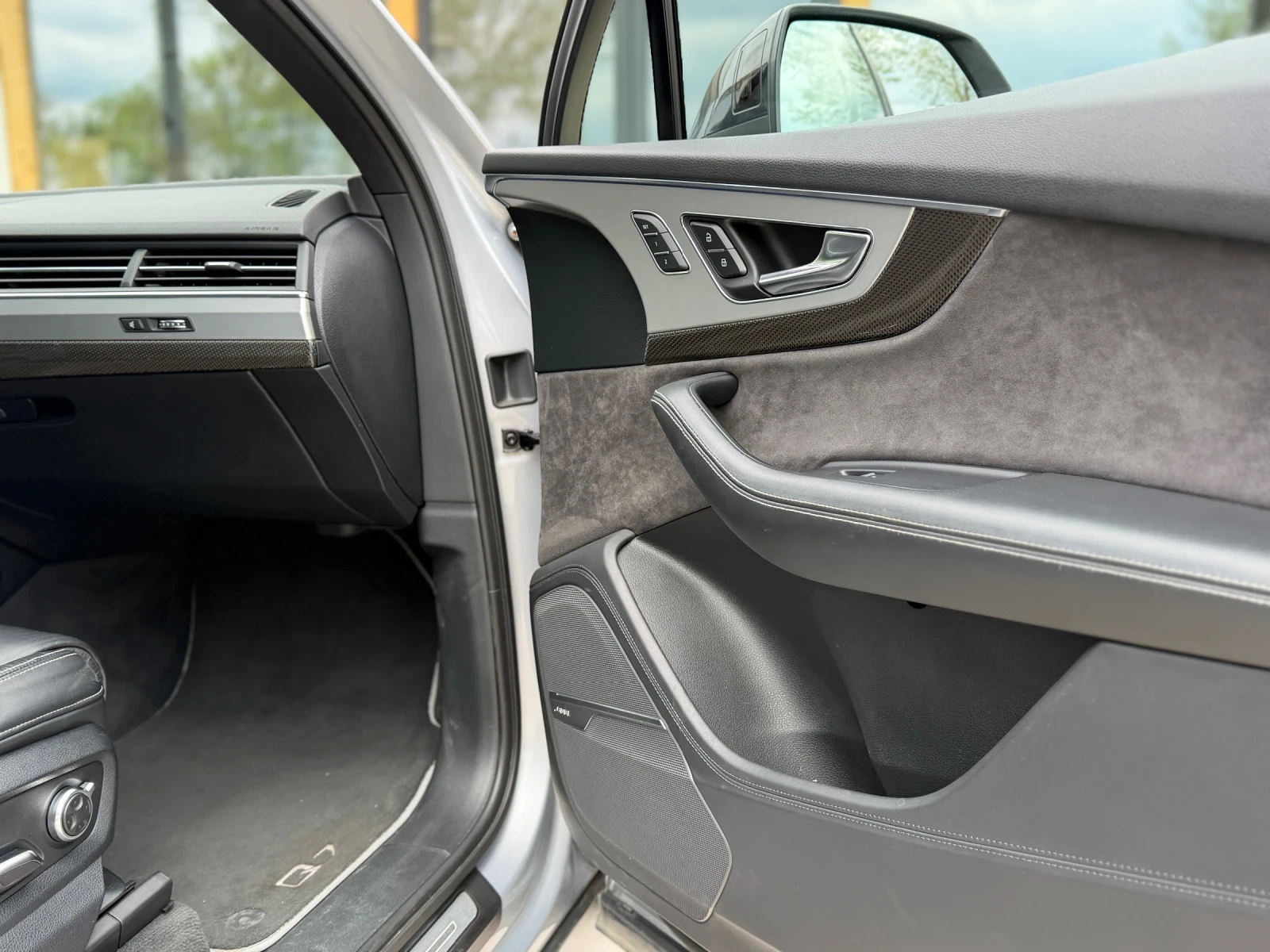 Audi SQ7 4.0/Matrix/Carbon/Exclusive/6+ 1, снимка 16 - Автомобили и джипове - 54389604