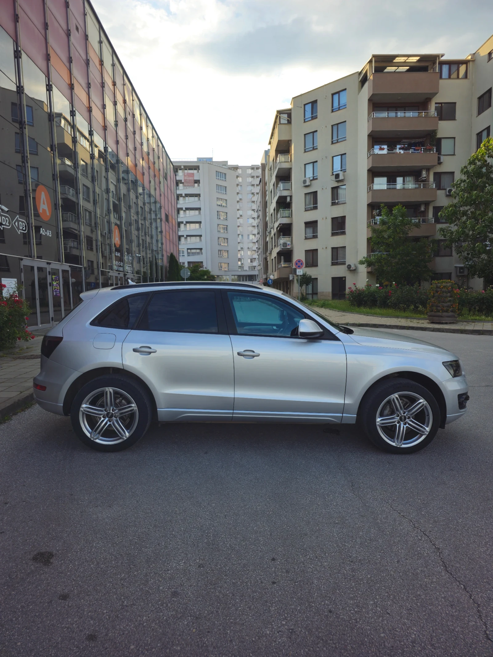 Audi Q5 2.0 TDI, снимка 12 - Автомобили и джипове - 54829598