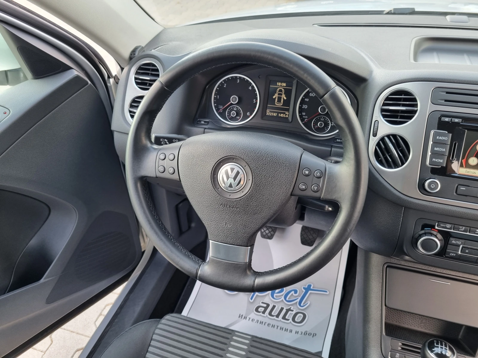 VW Tiguan 2.0TDi-140ps 4 MOTION= ПЪЛНА СЕРВИЗНА ИСТОРИЯ в VW, снимка 11 - Автомобили и джипове - 55231529