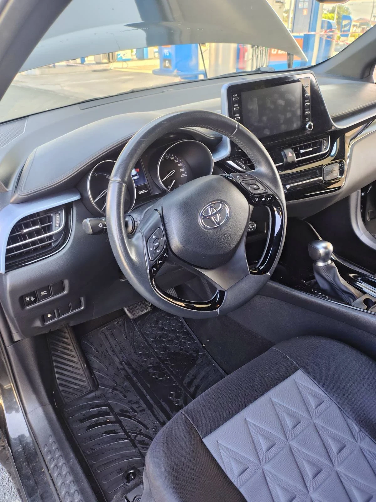 Toyota C-HR, снимка 8 - Автомобили и джипове - 55631733