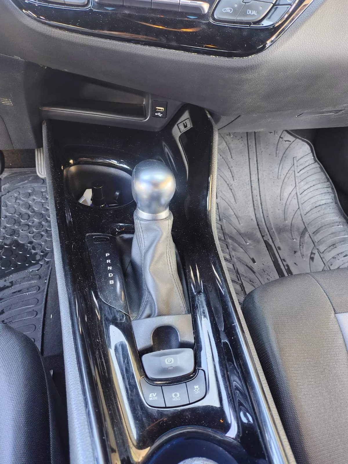 Toyota C-HR, снимка 12 - Автомобили и джипове - 55631733