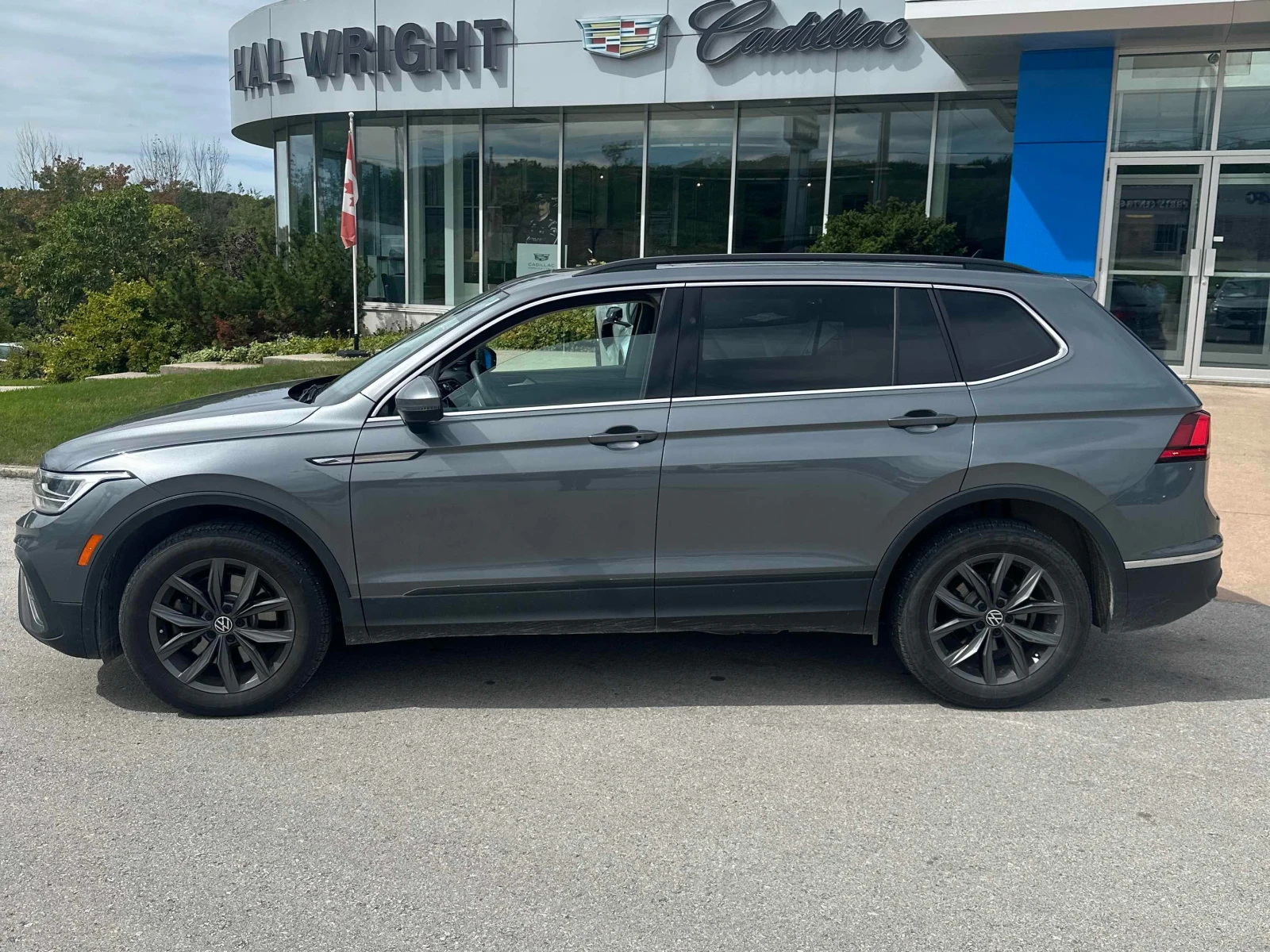 VW Tiguan * Comfortline * CARFAX * , снимка 2 - Автомобили и джипове - 56030358
