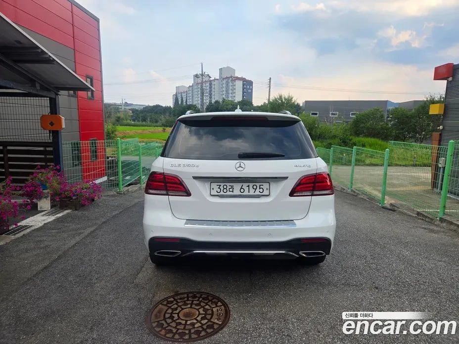 Mercedes-Benz GLE 350d | 4MATIC, снимка 2 - Автомобили и джипове - 56059950