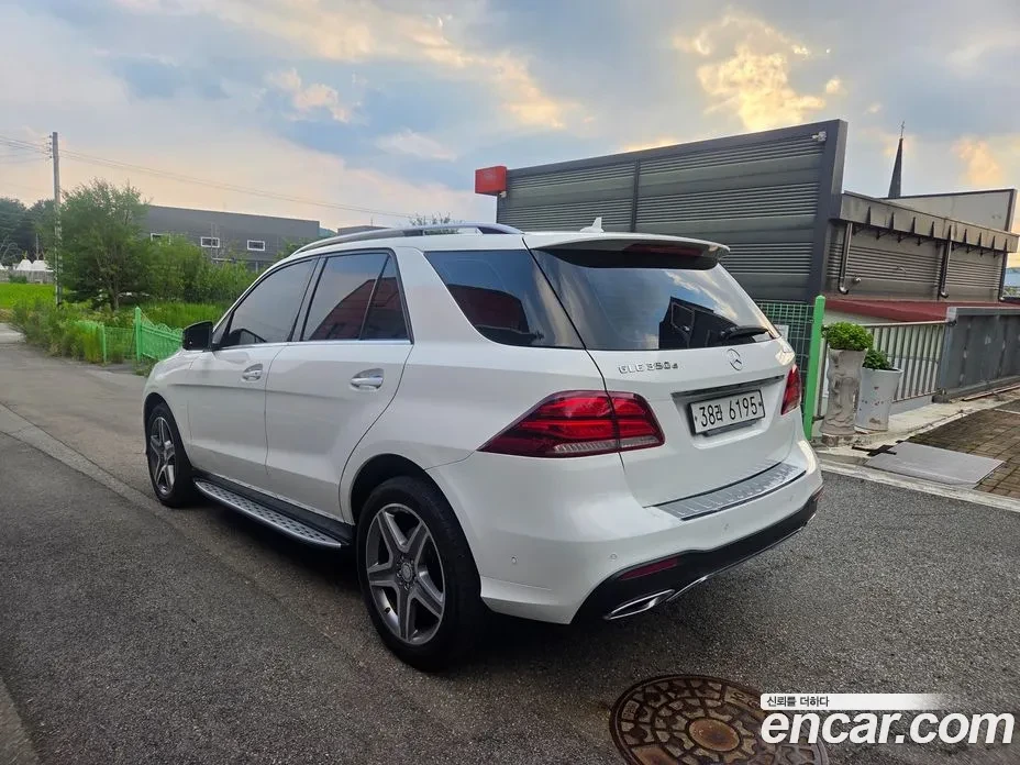 Mercedes-Benz GLE 350d | 4MATIC, снимка 4 - Автомобили и джипове - 56059950