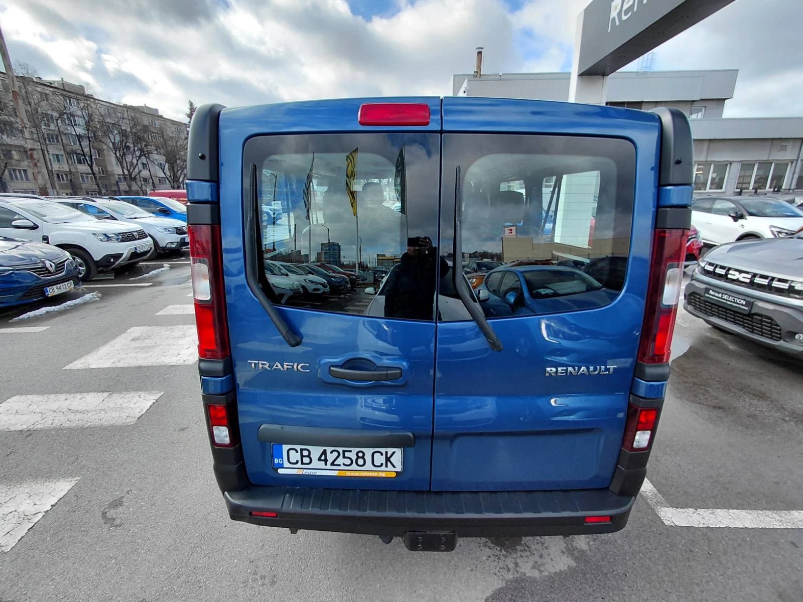 Renault Trafic 2.0dCi/145к.с/L2H1/(8+ 1) места - изображение 6