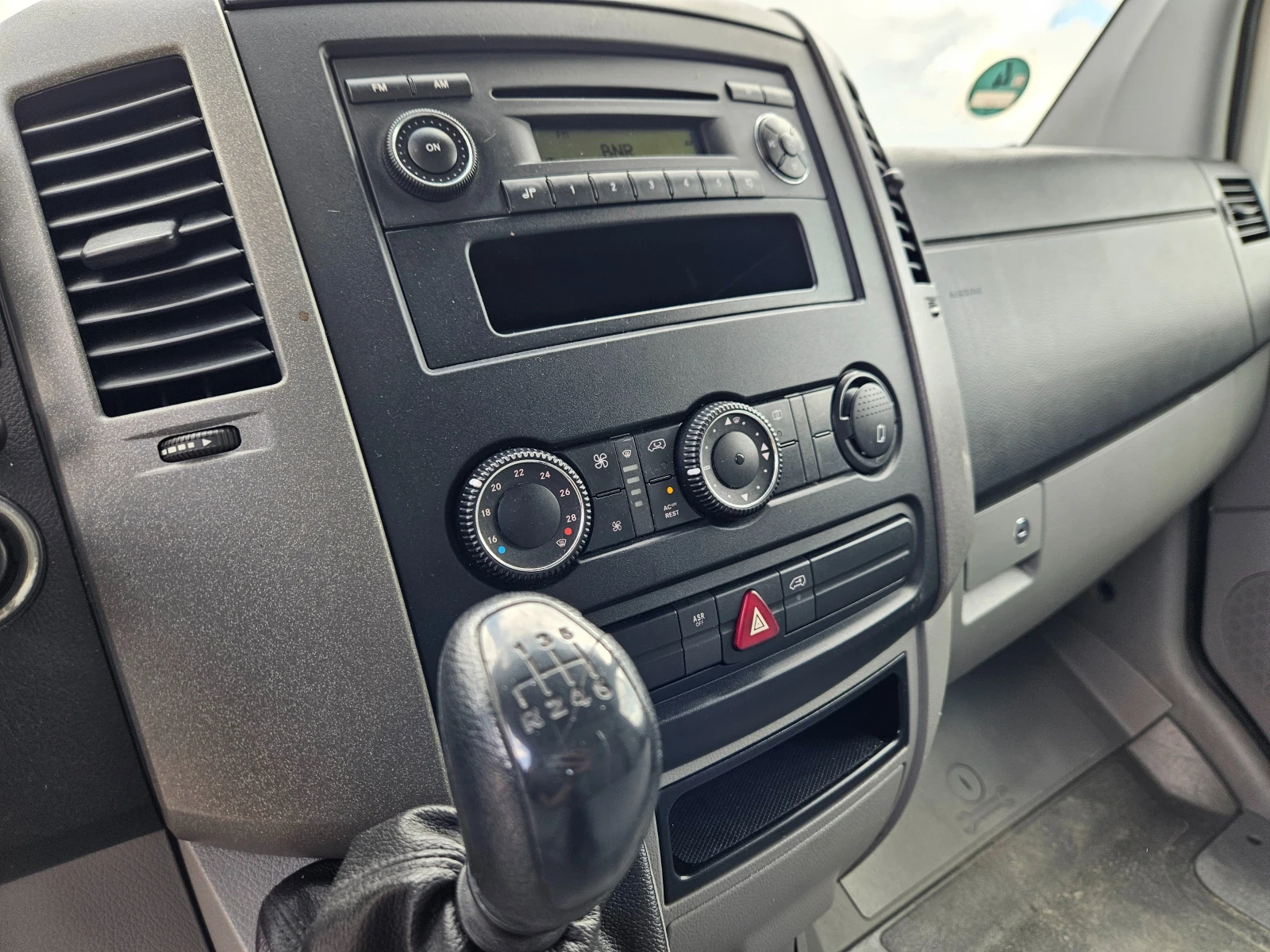 VW Crafter 2.5 136к.с, снимка 10 - Бусове и автобуси - 54969146