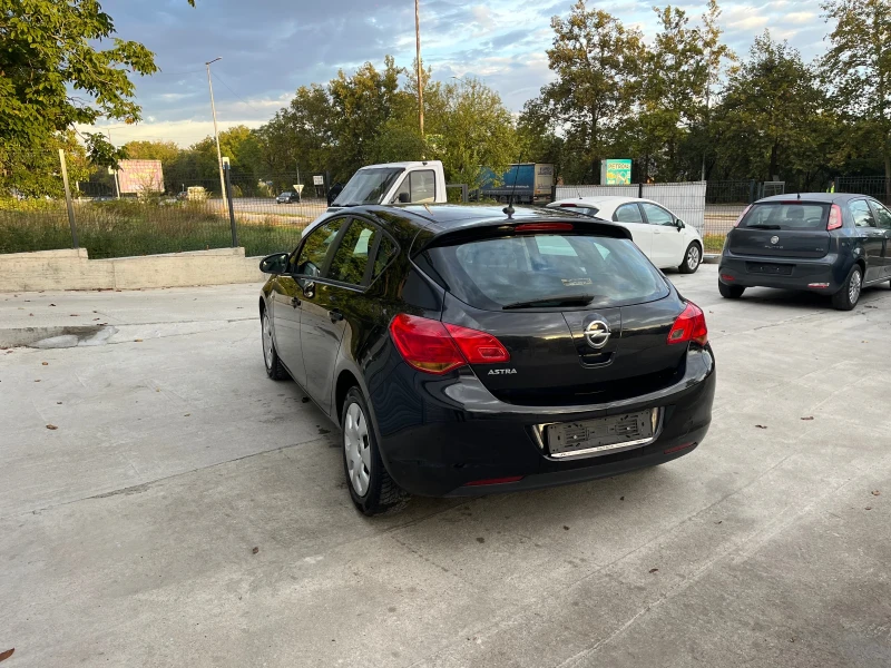 Opel Astra 1.4, снимка 10 - Автомобили и джипове - 47557900