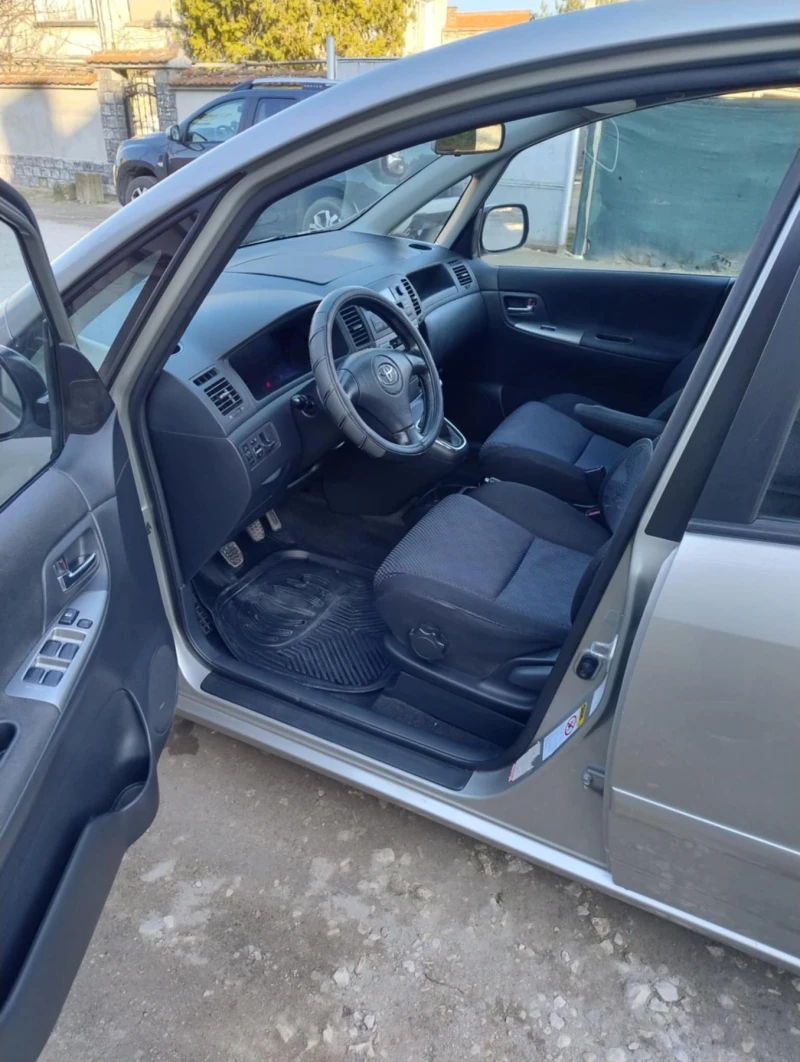 Toyota Corolla verso 2.0, снимка 3 - Автомобили и джипове - 49350048