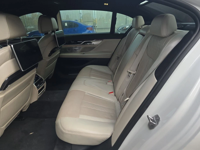 BMW 750 M* SPORT* XDRIVE* BOWER* WILKINS* ДИСТРОНИК* ОБДУХ, снимка 13 - Автомобили и джипове - 52574361