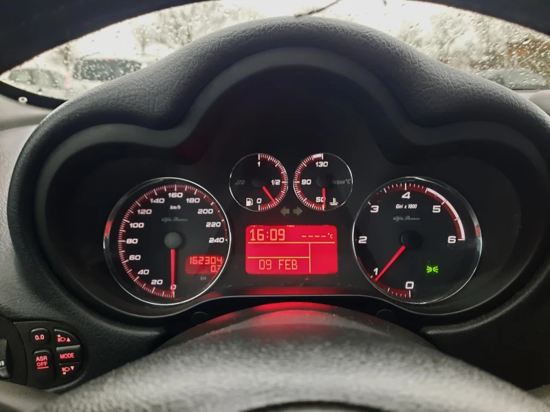 Alfa Romeo 147 1.9 JTD, снимка 11 - Автомобили и джипове - 53418901