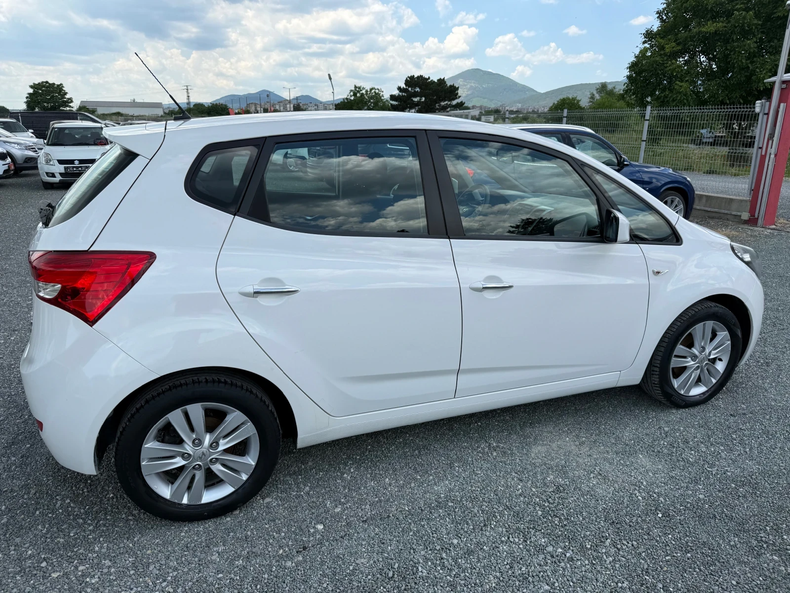 Hyundai Ix20 (KATO НОВА) - изображение 5