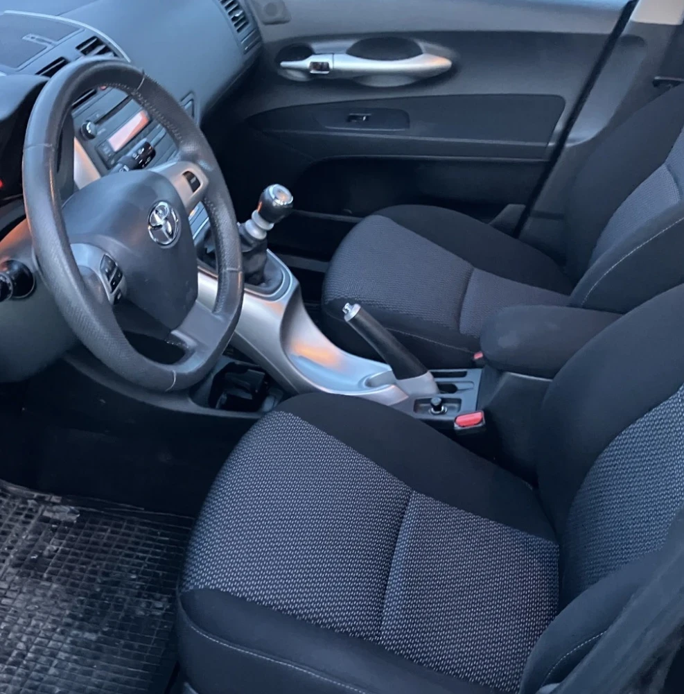 Toyota Auris 1.33vvt 99pa - изображение 5