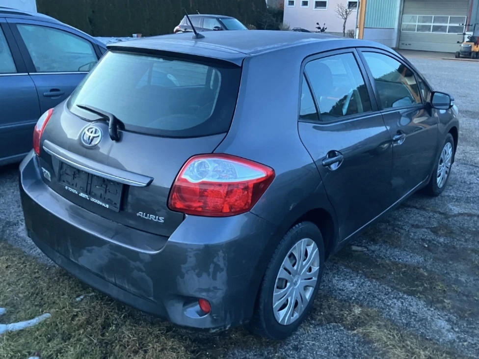 Toyota Auris 1.33vvt 99pa - изображение 4
