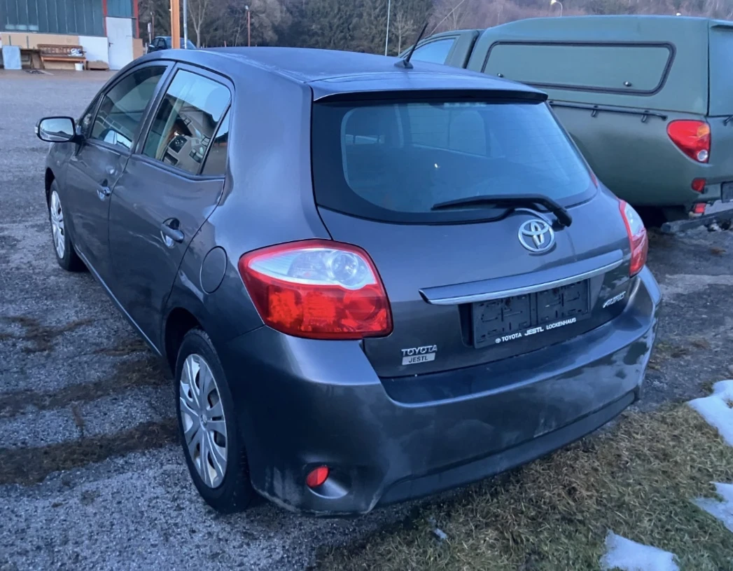 Toyota Auris 1.33vvt 99pa - изображение 2