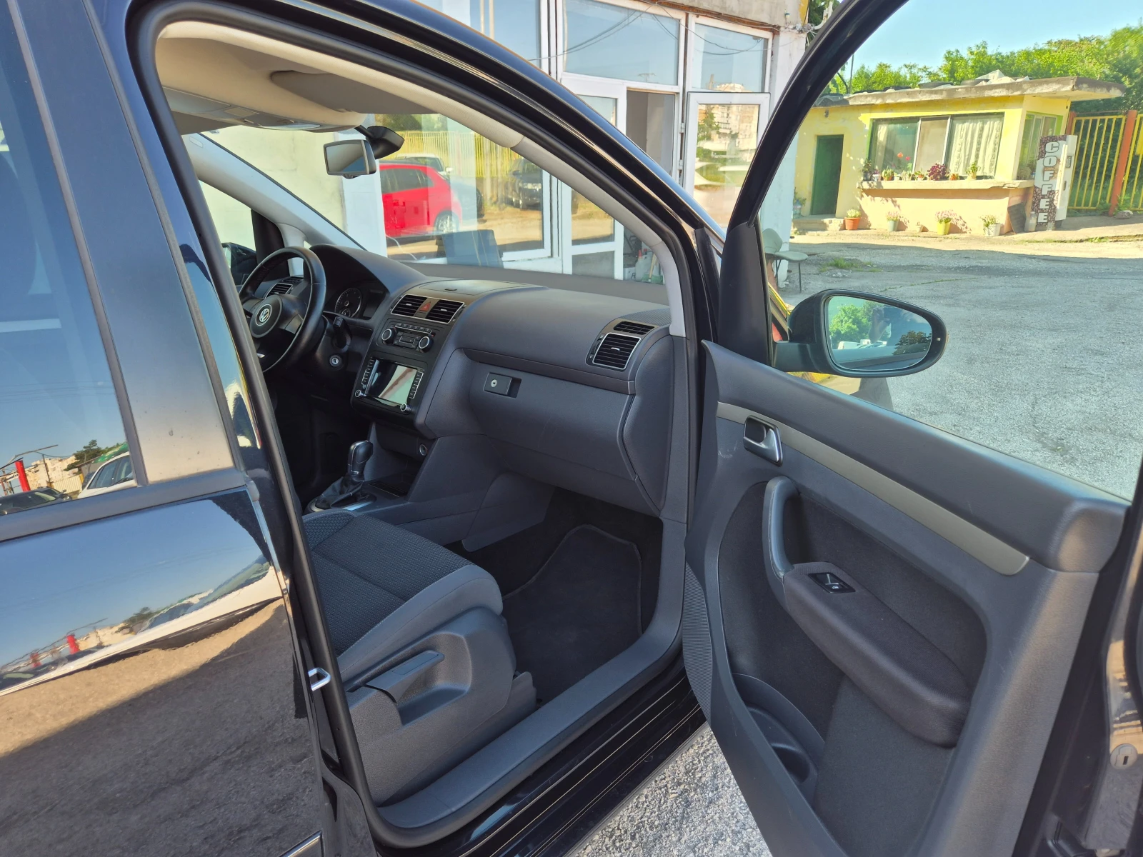 VW Touran 1.6 TDI 7 места NAVI ITALY, снимка 13 - Автомобили и джипове - 53772975