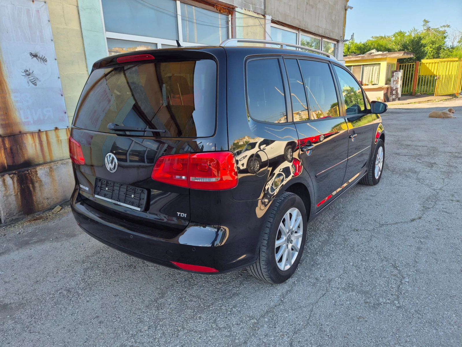 VW Touran 1.6 TDI 7 места NAVI ITALY, снимка 5 - Автомобили и джипове - 53772975