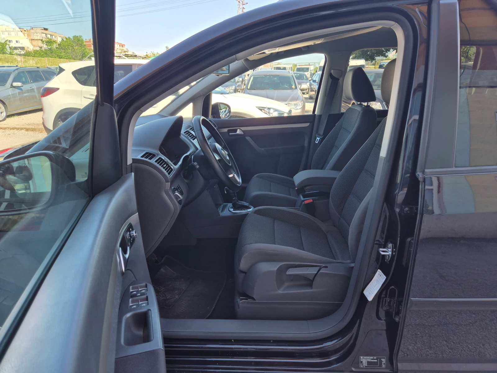 VW Touran 1.6 TDI 7 места NAVI ITALY, снимка 10 - Автомобили и джипове - 53772975