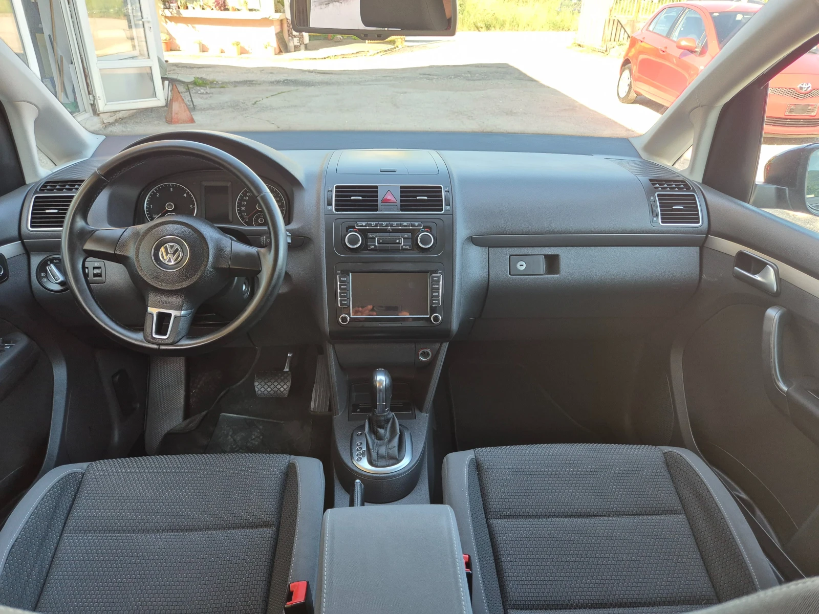 VW Touran 1.6 TDI 7 места NAVI ITALY, снимка 14 - Автомобили и джипове - 53772975