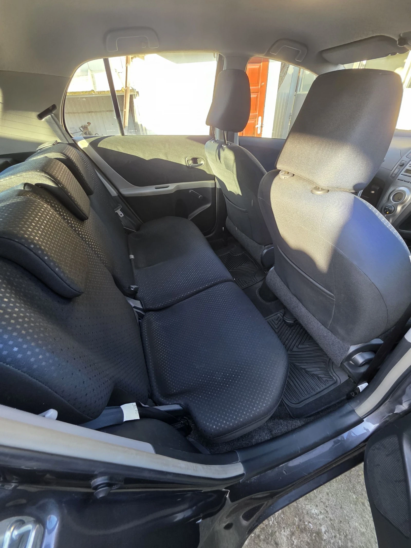 Toyota Yaris 1.33/6скорости/109к/TOP, снимка 13 - Автомобили и джипове - 53839088