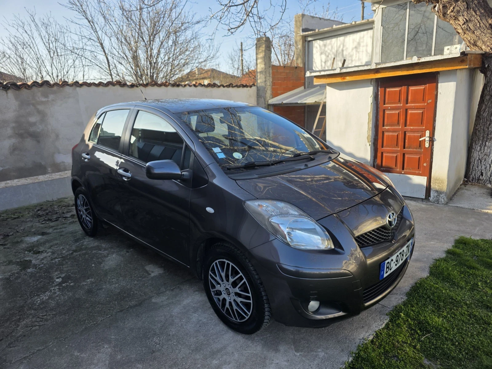 Toyota Yaris 1.33/6скорости/109к/TOP
