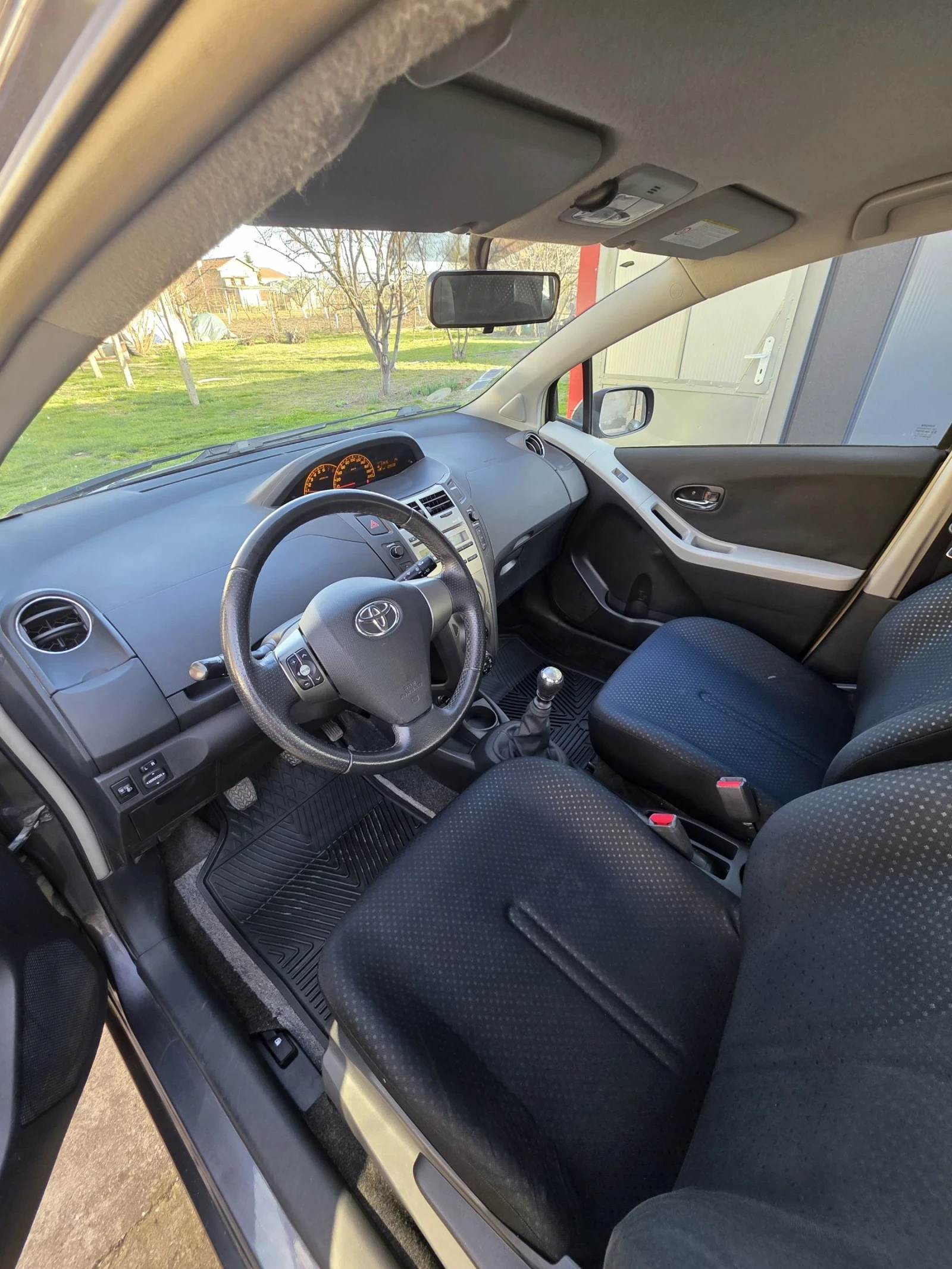 Toyota Yaris 1.33/6скорости/109к/TOP, снимка 11 - Автомобили и джипове - 53839088