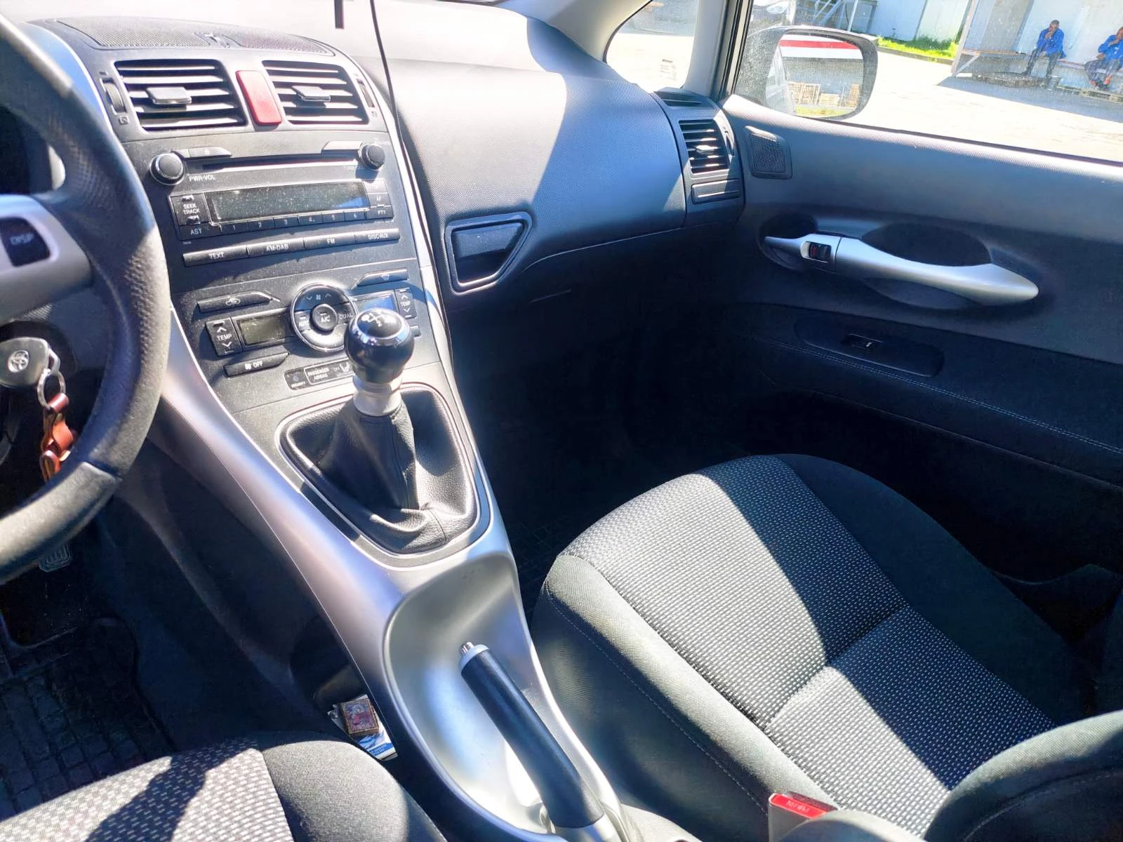 Toyota Auris, снимка 8 - Автомобили и джипове - 54139886