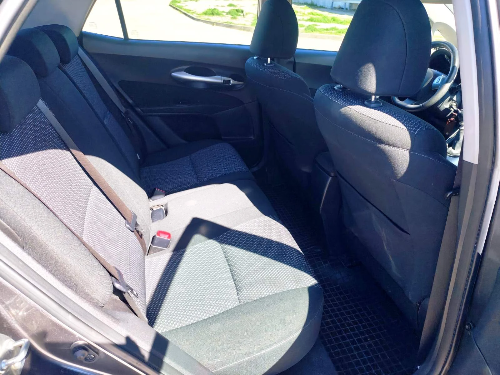 Toyota Auris, снимка 10 - Автомобили и джипове - 54139886