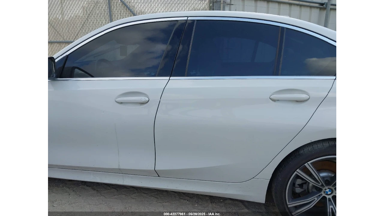 BMW 330 DIGITAL* Hi-Fi* CARPLAY* CAMERA* , снимка 3 - Автомобили и джипове - 54165466