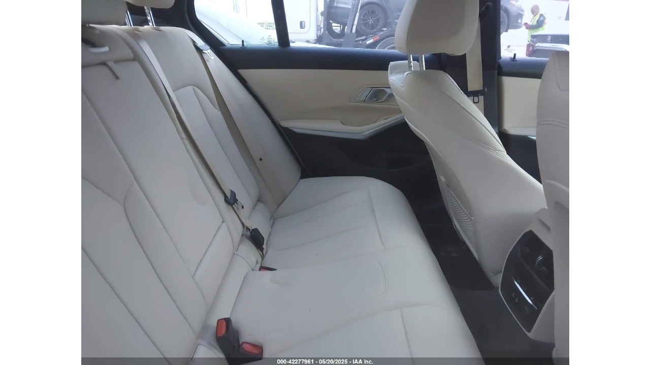 BMW 330 DIGITAL* Hi-Fi* CARPLAY* CAMERA* , снимка 12 - Автомобили и джипове - 54165466