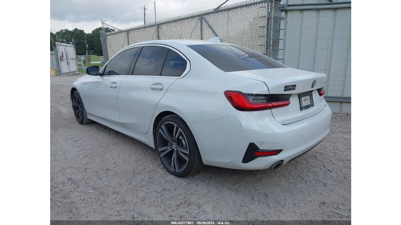 BMW 330 DIGITAL* Hi-Fi* CARPLAY* CAMERA* , снимка 4 - Автомобили и джипове - 54165466