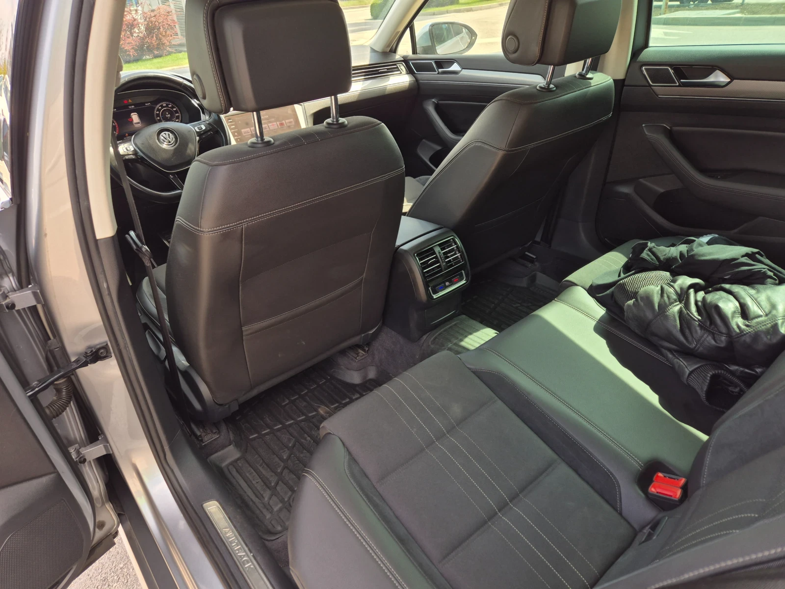 VW Alltrack 2.0d-190k.4x4 Дигитал.Обслужен автомобил., снимка 11 - Автомобили и джипове - 54259220