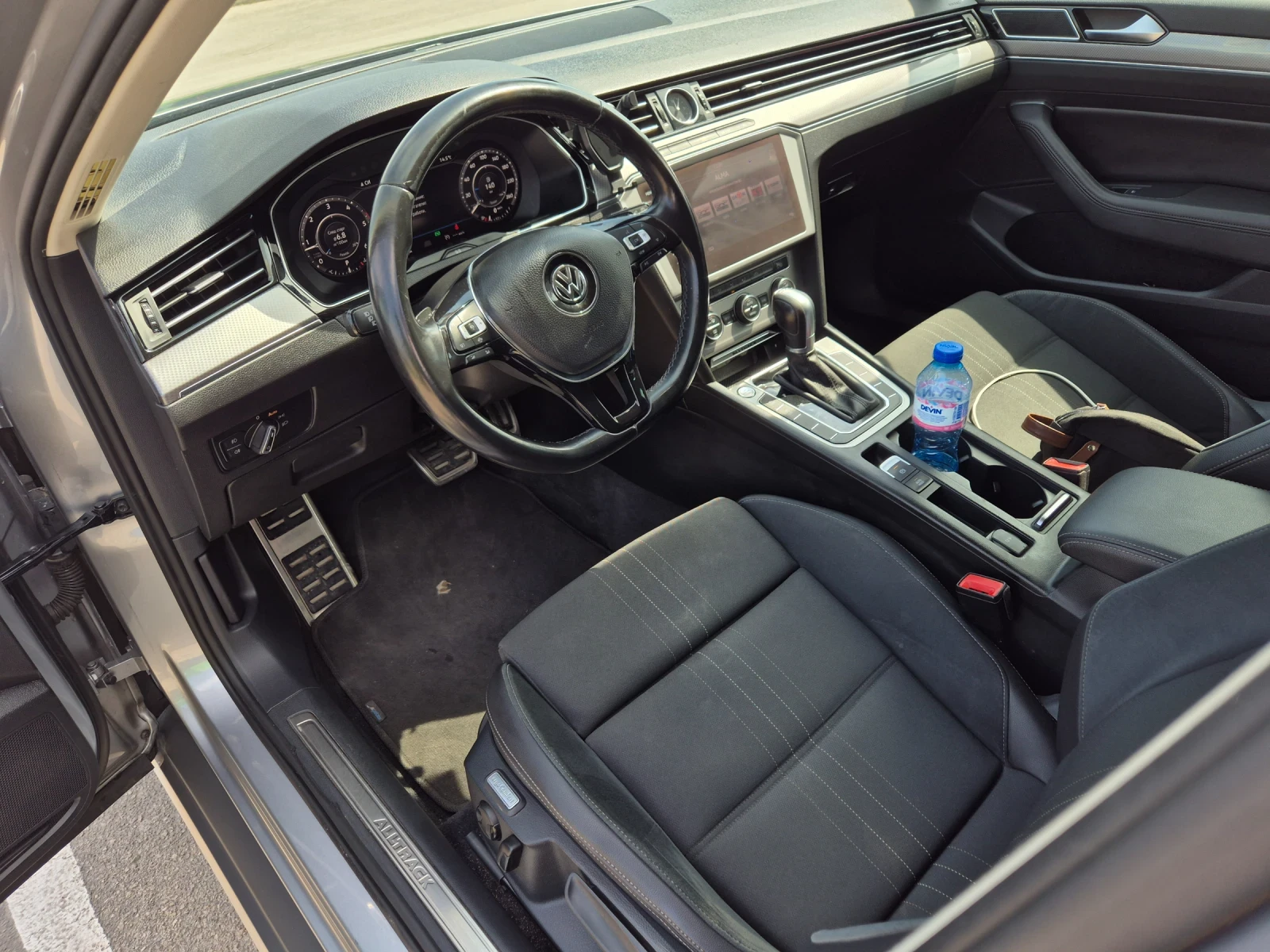 VW Alltrack 2.0d-190k.4x4 Дигитал.Обслужен автомобил., снимка 8 - Автомобили и джипове - 54259220