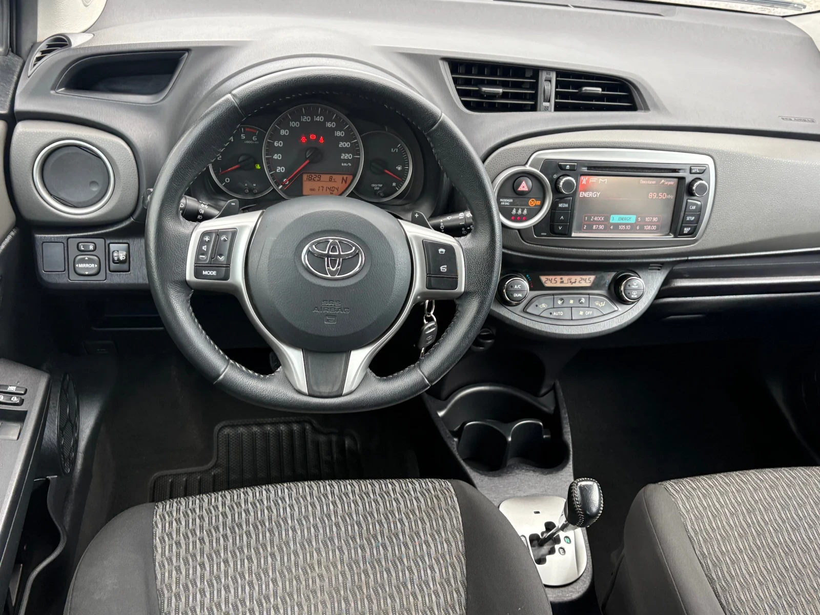 Toyota Yaris 1.4D4D-АВТОМАТИК, снимка 15 - Автомобили и джипове - 54377358